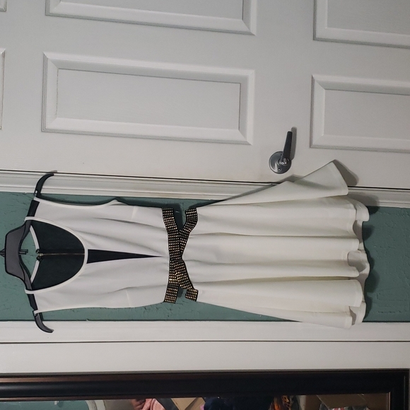 Dress - Picture 4 of 4